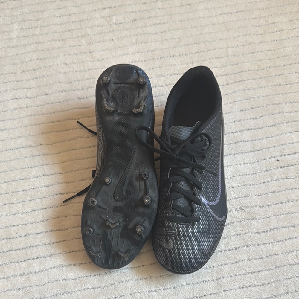 Kids Nike Football shoes - Picture 3 of 6
